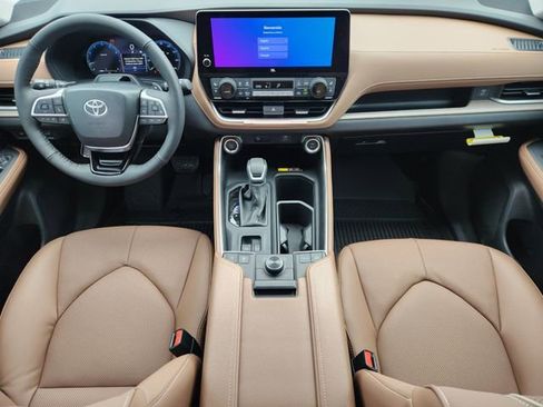 New 2026 Toyota Grand Highlander Platinum AWD/4WD image 24