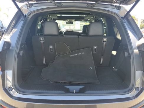 Certified 2025 Honda Pilot Black Edition image 8
