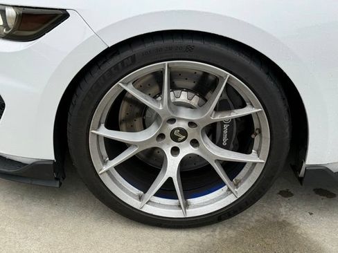 Used 2016 Ford Mustang Shelby GT350 w/ Technology Package RWD image 5