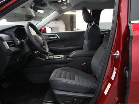 New 2026 Mitsubishi Outlander SE FWD image 6