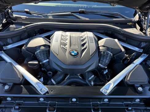 Used 2022 BMW X7 M50i image 19