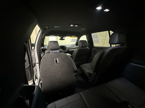Used 2022 Chevrolet Traverse RS image 23
