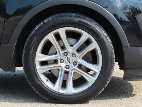 Used 2016 Ford Explorer XLT w/ Equipment Group 202A AWD/4WD image 13