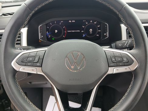 Used 2022 Volkswagen Atlas SE w/ Panoramic Sunroof Package FWD image 12