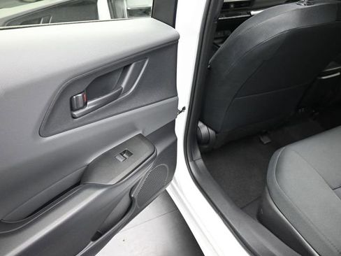 Used 2025 Toyota Prius LE FWD image 16