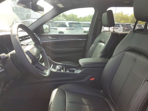 New 2026 Jeep Grand Cherokee Limited RWD image 10