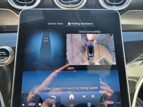 Used 2025 Mercedes-Benz GLC 300 4MATIC image 36