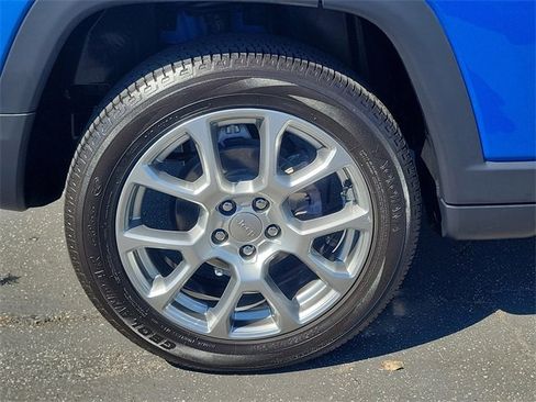 Certified 2022 Jeep Compass Latitude image 6