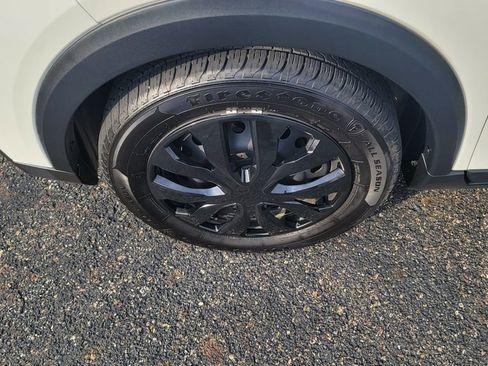 Used 2020 Nissan Kicks S FWD image 6
