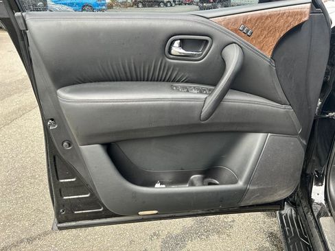 Used 2017 INFINITI QX80 4WD w/ Driver Assistance Package image 17