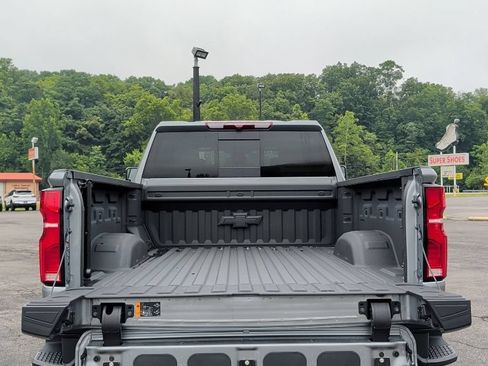 Used 2025 Chevrolet Silverado 2500 ZR2 AWD/4WD image 7