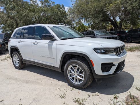 New 2026 Jeep Grand Cherokee Laredo X RWD image 2