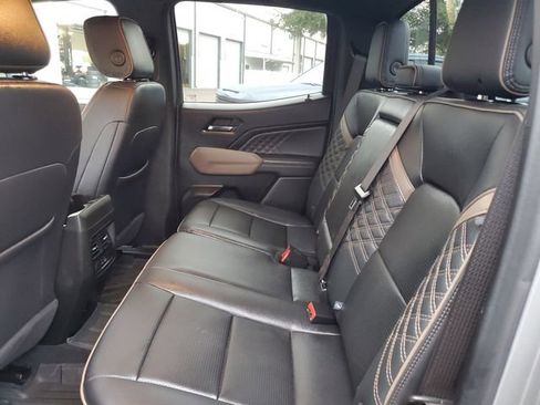 Used 2024 GMC Canyon Denali image 10