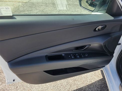 New 2025 Hyundai Elantra Sport image 5