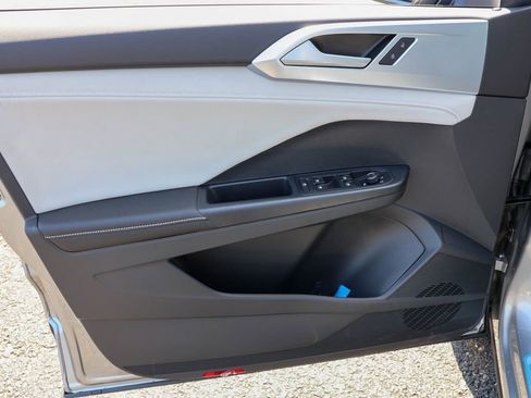 New 2025 Volkswagen Taos SE image 32