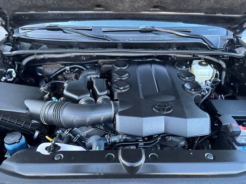 Used 2019 Toyota 4Runner SR5 AWD/4WD image 41