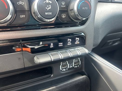 Used 2020 RAM 1500 Laramie AWD/4WD image 12