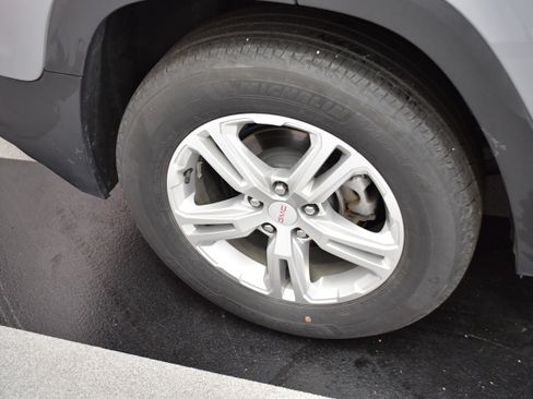 Used 2024 GMC Terrain SLE image 32