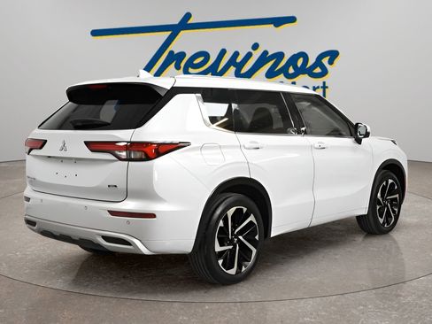 Used 2022 Mitsubishi Outlander SEL image 2