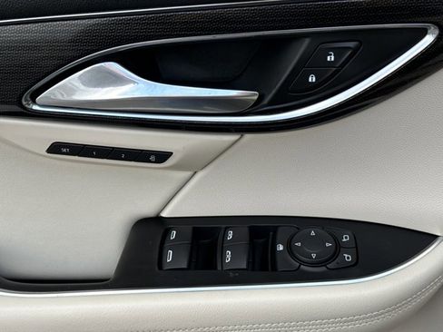 Used 2022 Buick Envision Essence w/ Safety Package image 18