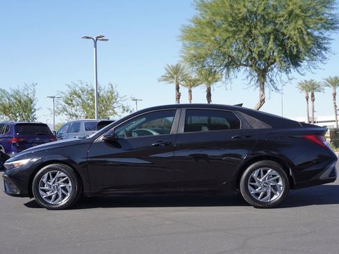 Used 2024 Hyundai Elantra SEL image 2