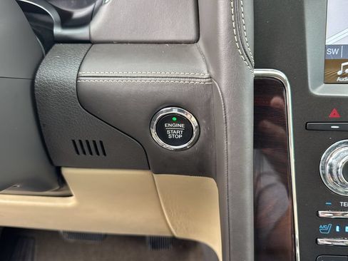 Used 2017 Lincoln Navigator Reserve AWD/4WD image 24