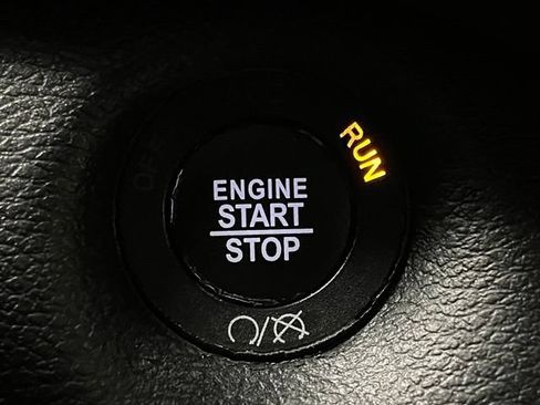 Used 2021 Jeep Cherokee Latitude Plus FWD image 30