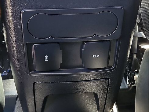 Used 2024 Ford Explorer XLT RWD image 14