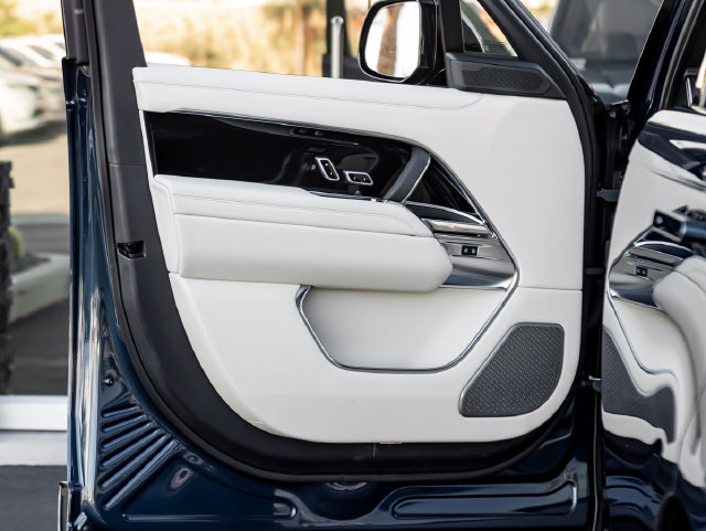 New 2026 Land Rover Range Rover Autobiography AWD/4WD image 12