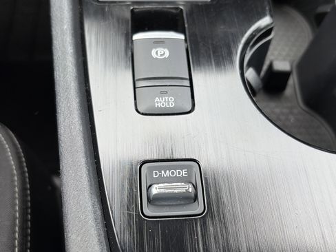 Used 2024 Nissan Rogue SV FWD image 16