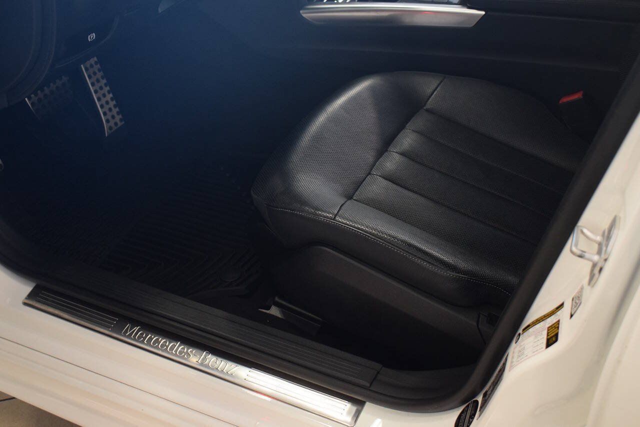 Used 2016 Mercedes-Benz E 400 Sedan image 21