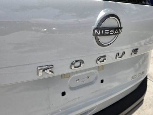 Used 2023 Nissan Rogue S FWD image 13