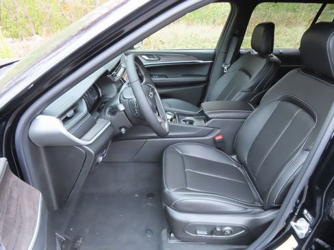 New 2025 Jeep Grand Cherokee Limited w/ Luxury Tech Group II image 21