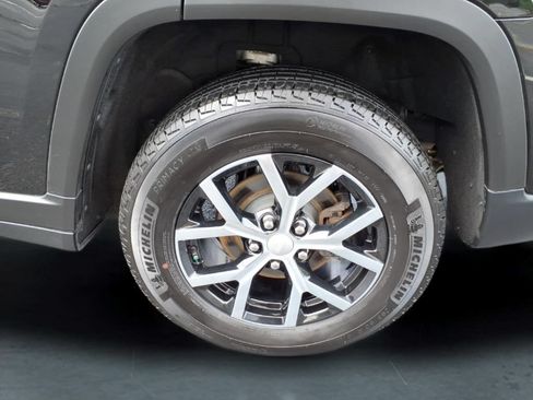 Used 2025 Jeep Grand Cherokee Limited w/ Luxury Tech Group II AWD/4WD image 13