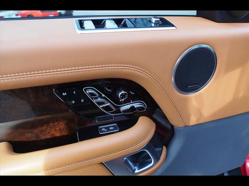 Used 2018 Land Rover Range Rover Autobiography image 26