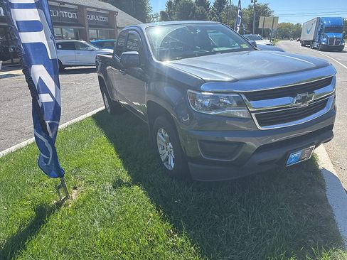 Used 2015 Chevrolet Colorado LT AWD/4WD image 3