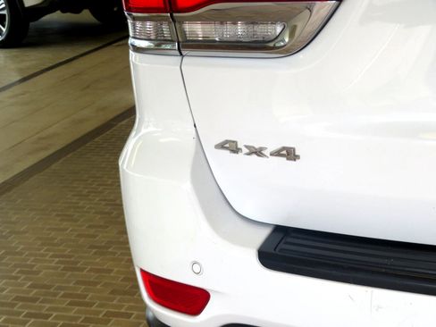 Used 2017 Jeep Grand Cherokee Laredo image 62