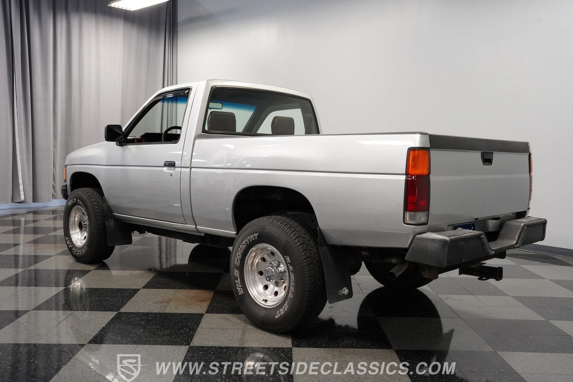 Used 1990 Nissan Pickup 4x4 Regular Cab image 10