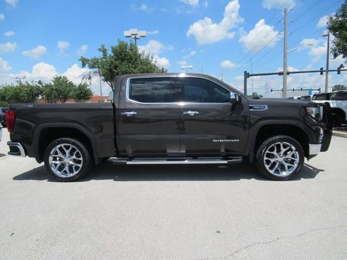 Used 2021 GMC Sierra 1500 SLT w/ SLT Premium Package AWD/4WD image 2