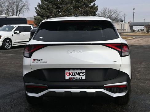 Used 2024 Kia Sportage LX image 7