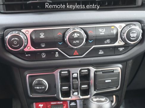 Used 2024 Jeep Wrangler Unlimited Rubicon image 17