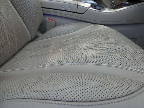 Used 2018 Mercedes-Benz S 560 Sedan image 30