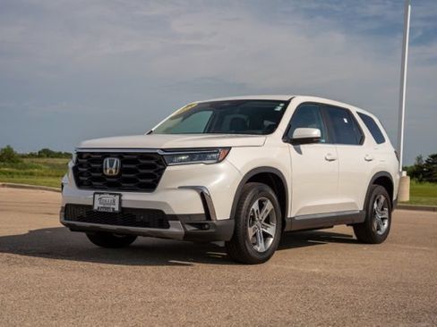 Used 2025 Honda Pilot EX-L image 3
