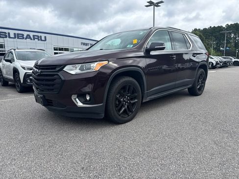 Used 2019 Chevrolet Traverse LT w/ LPO, Blackout Package FWD image 2