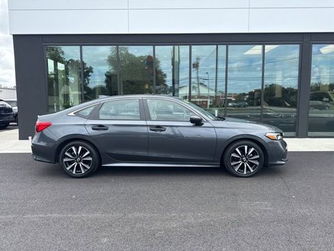 Used 2022 Honda Civic EX image 2