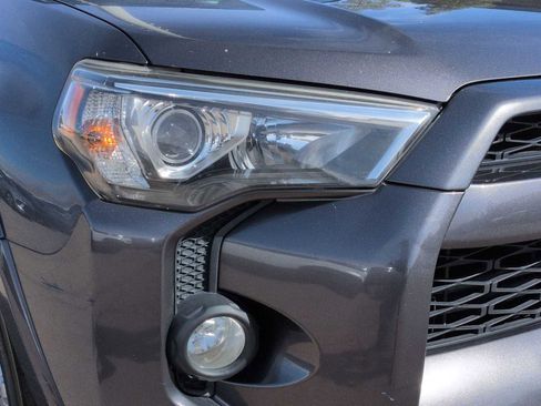 Used 2017 Toyota 4Runner SR5 Premium image 11