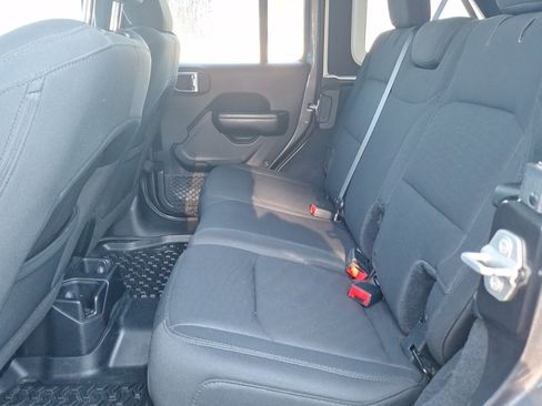 Used 2018 Jeep Wrangler Unlimited Sport S image 13