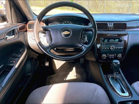 Used 2014 Chevrolet Impala LT w/ LT Sunroof Package image 7