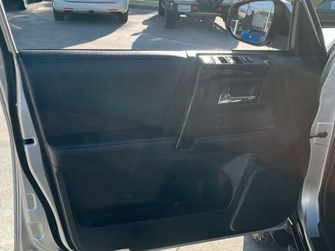 Used 2019 Toyota 4Runner TRD Off-Road Premium AWD/4WD image 5