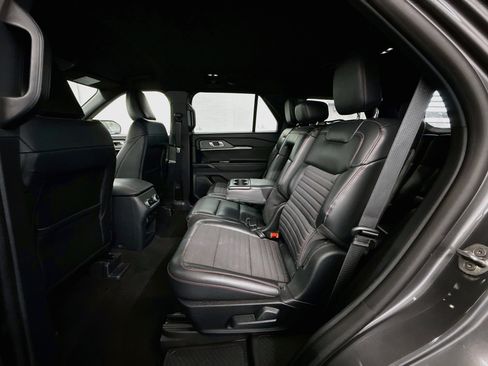 Used 2025 Ford Explorer ST-Line w/ ST-Line Street Pack AWD/4WD image 29